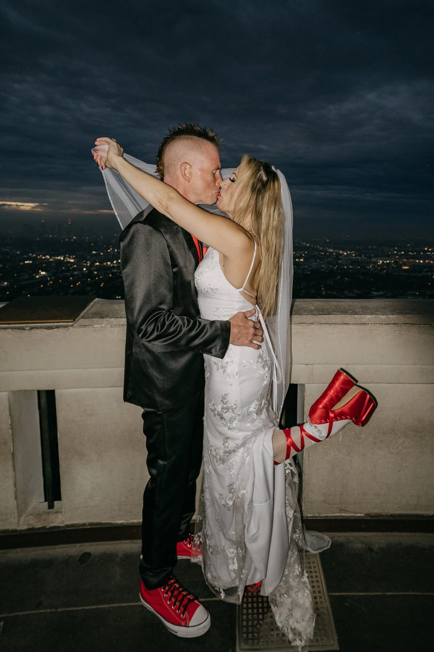 griffith-observatory-goth-couples-session-la-skyline-01.jpg