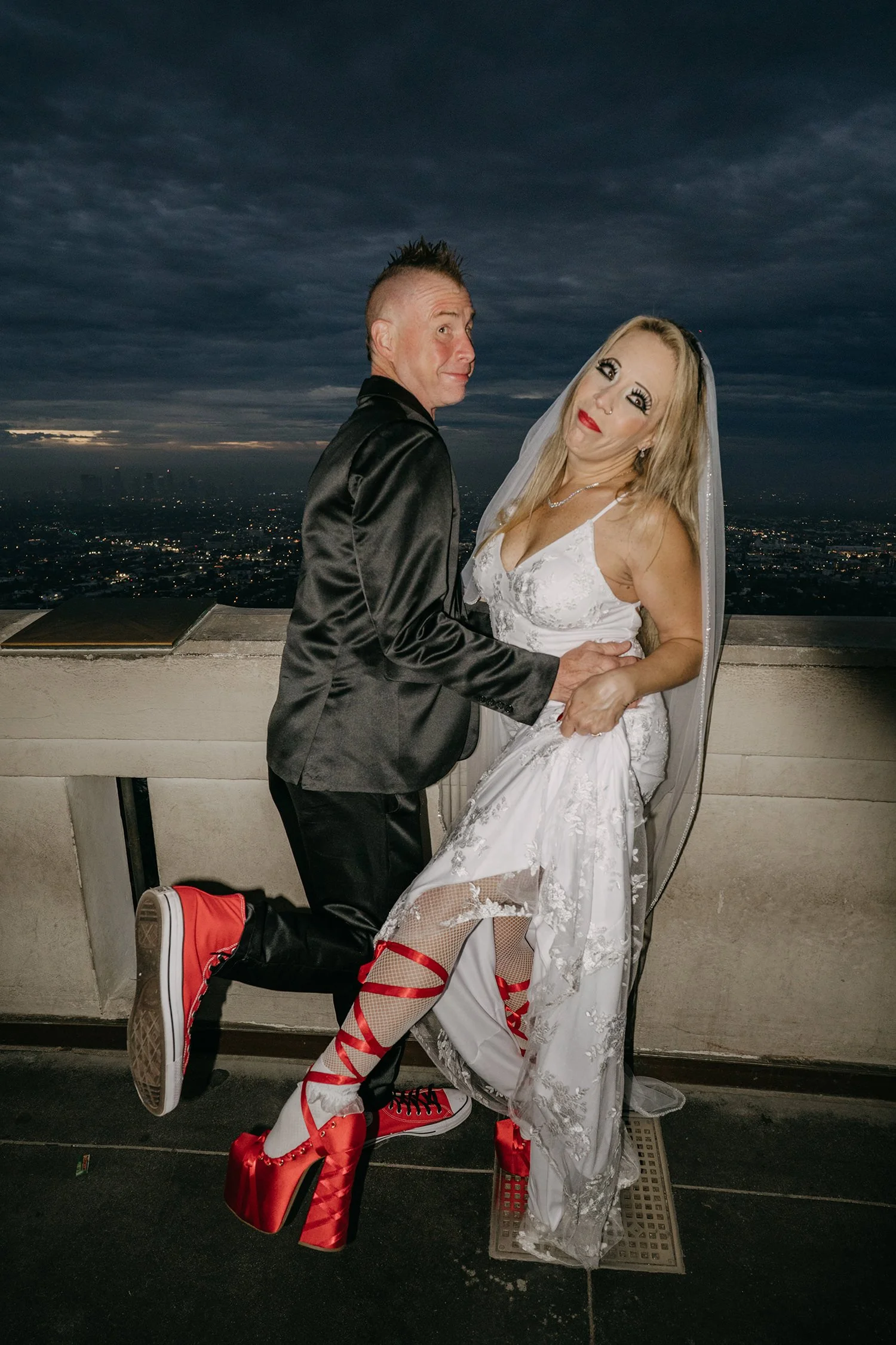 griffith-observatory-goth-couples-session-la-skyline-02.jpg