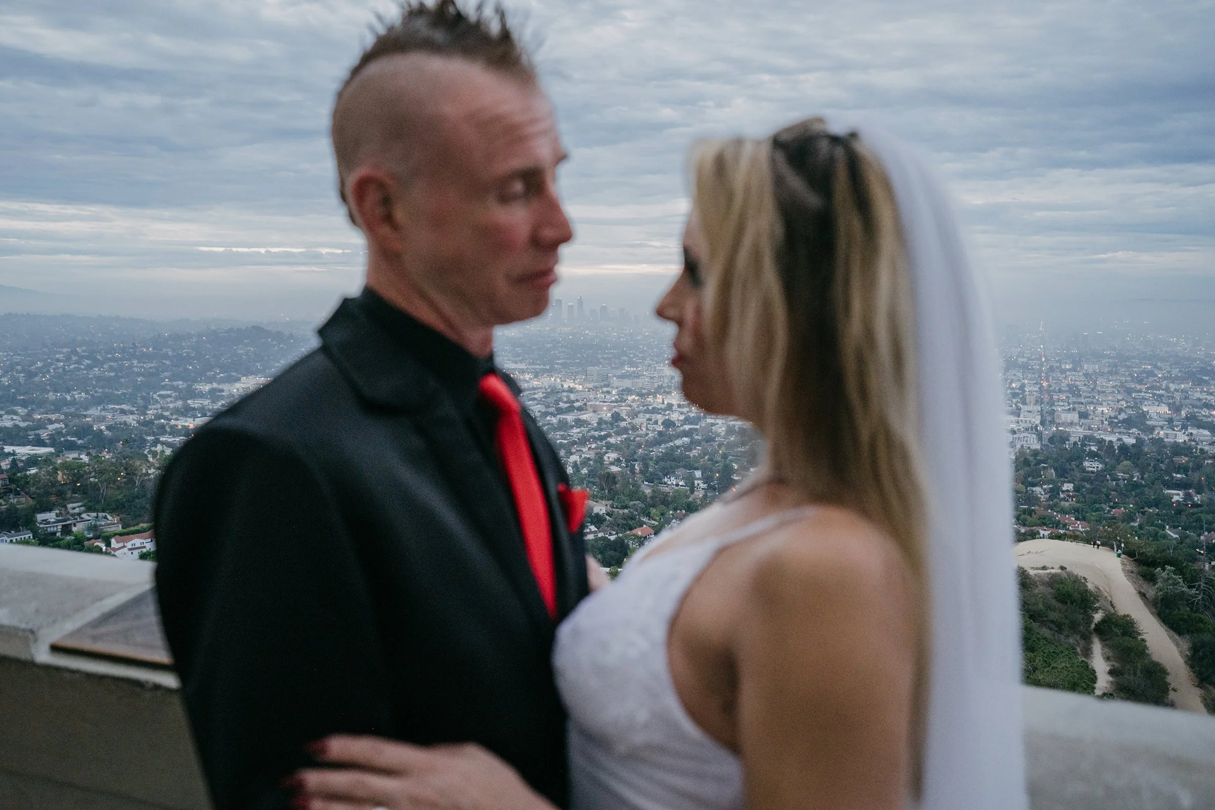 griffith-observatory-sunrise-post-wedding-portraits-06.jpg