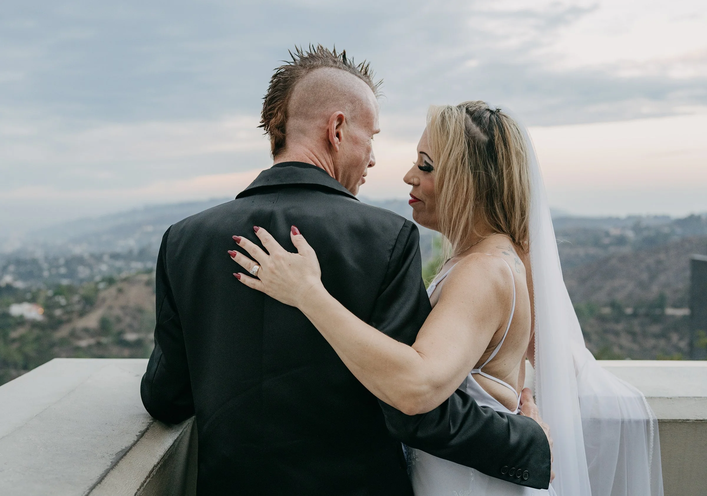 griffith-observatory-sunrise-post-wedding-portraits-09.jpg
