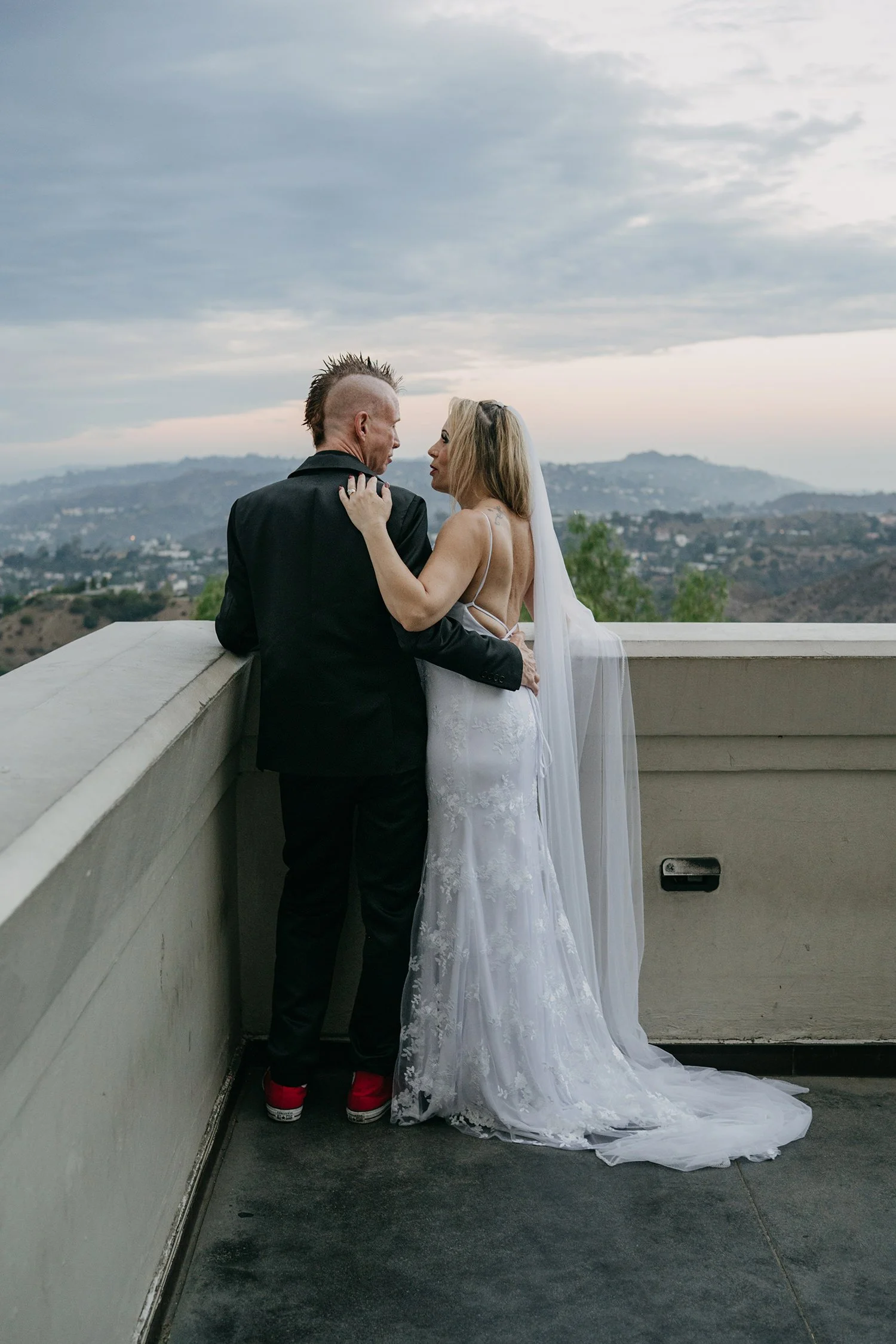 griffith-observatory-sunrise-post-wedding-portraits-08.jpg
