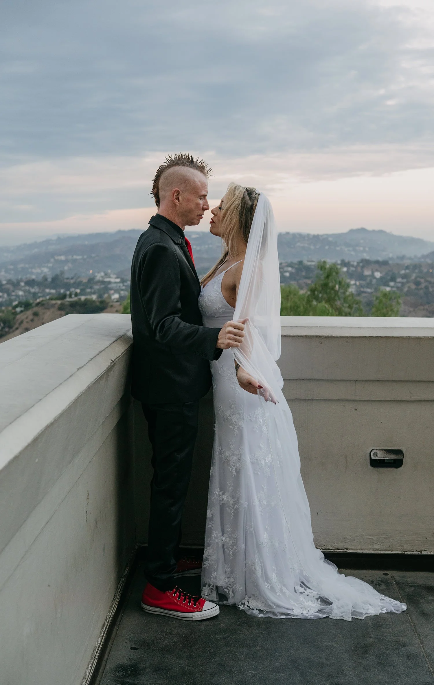 griffith-observatory-sunrise-post-wedding-portraits-11.jpg