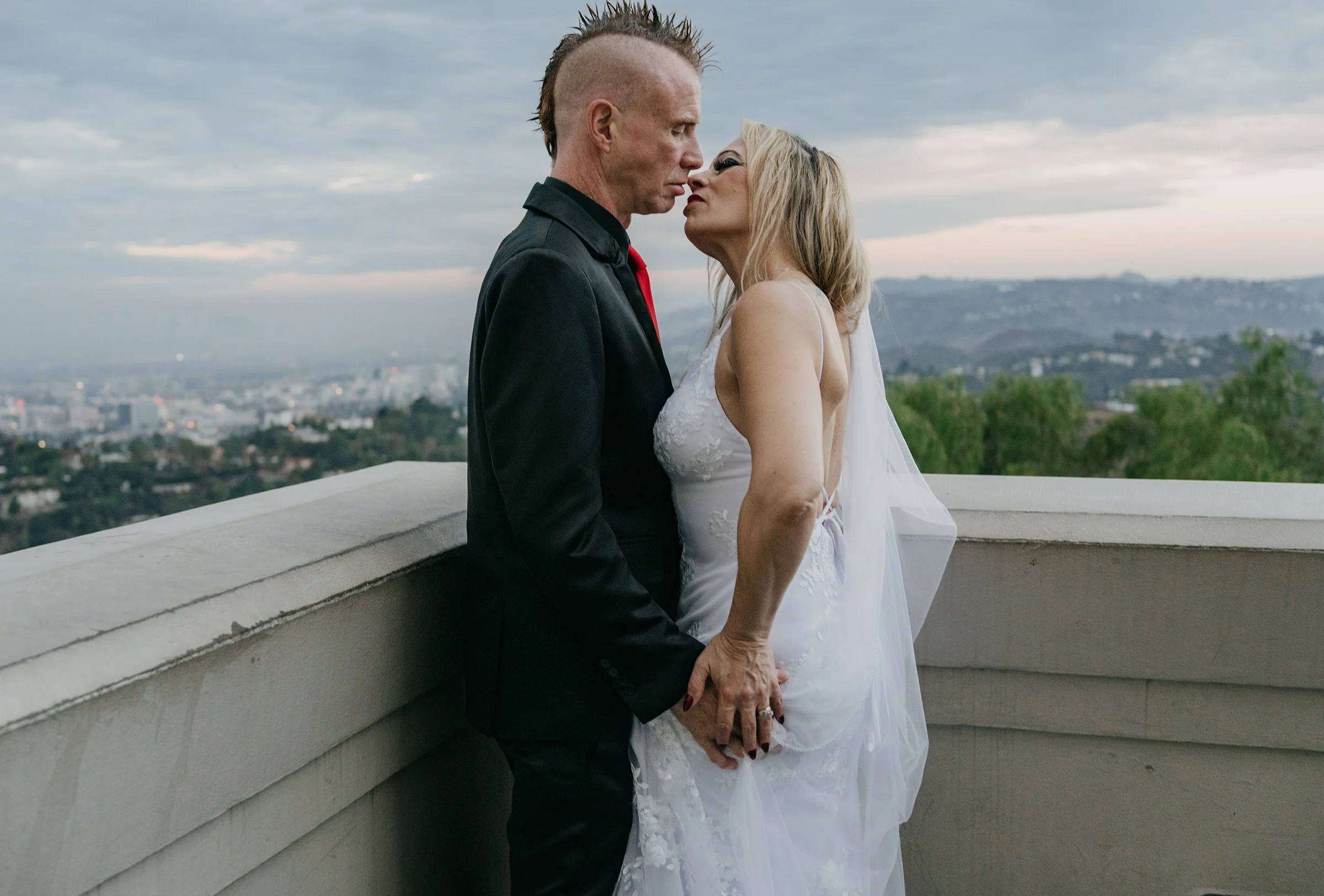 griffith-observatory-sunrise-post-wedding-portraits-12.jpg