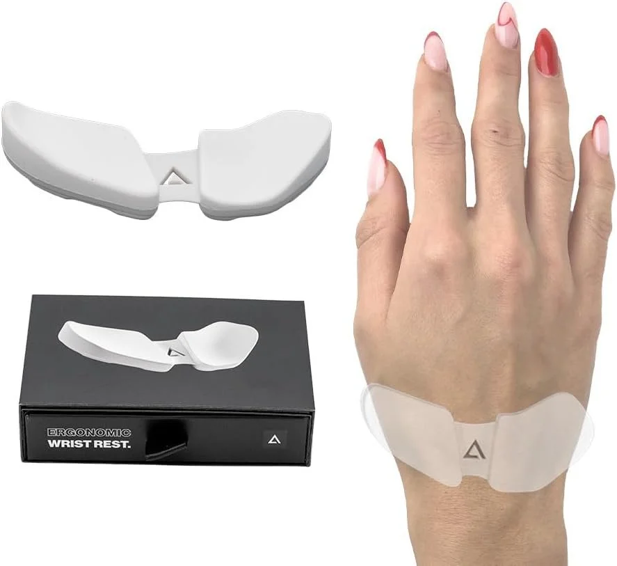 Deltahub Carpio 2.0 ergonomic wrist rest for mouse use on a desk