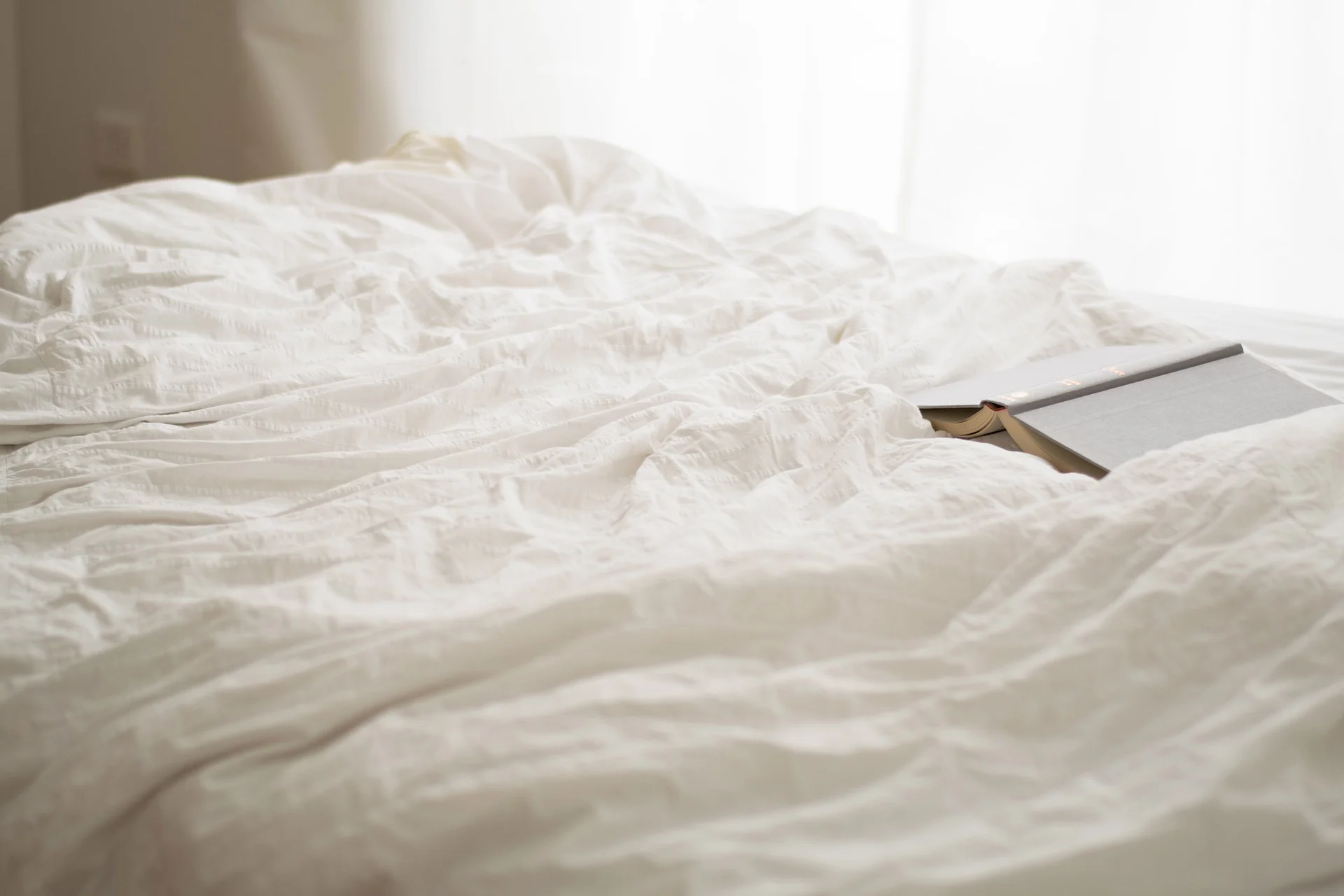 bedwithwhitelinensandbook.jpg