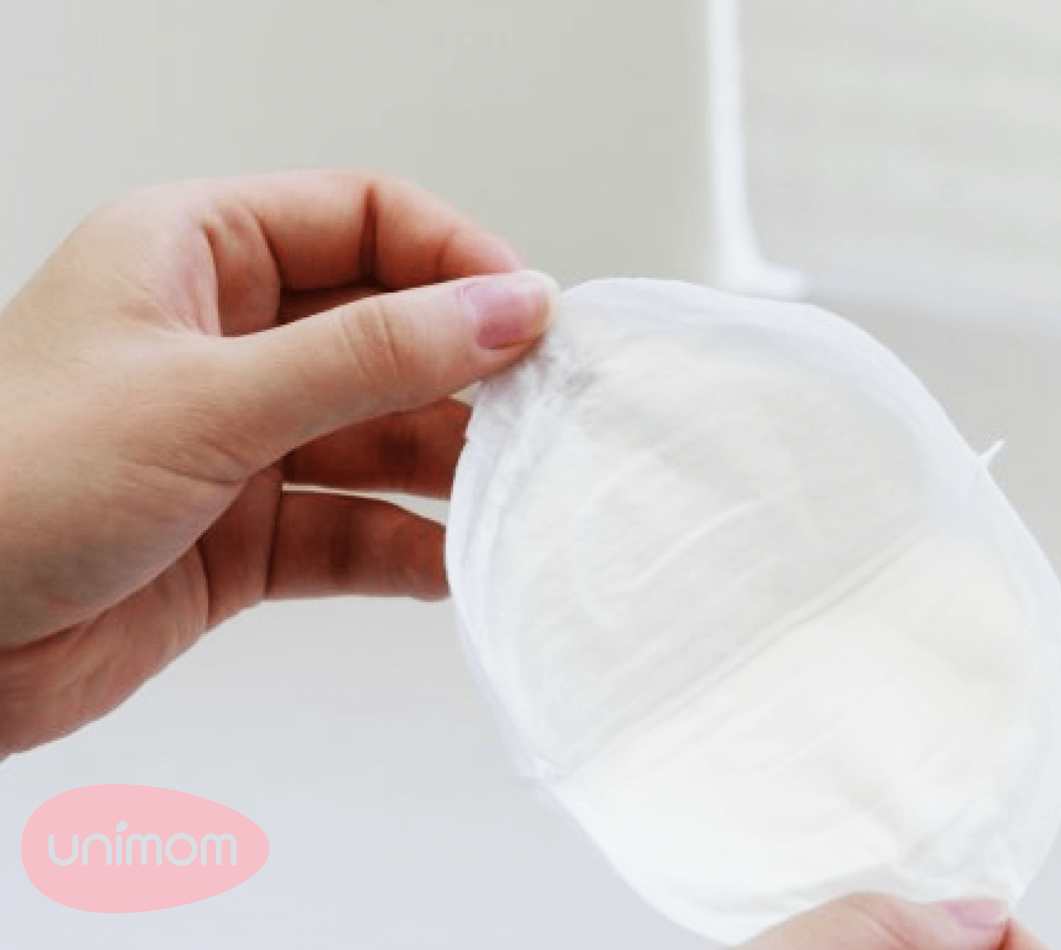 Unimom_Disposable-Nursing-Pads-4.png