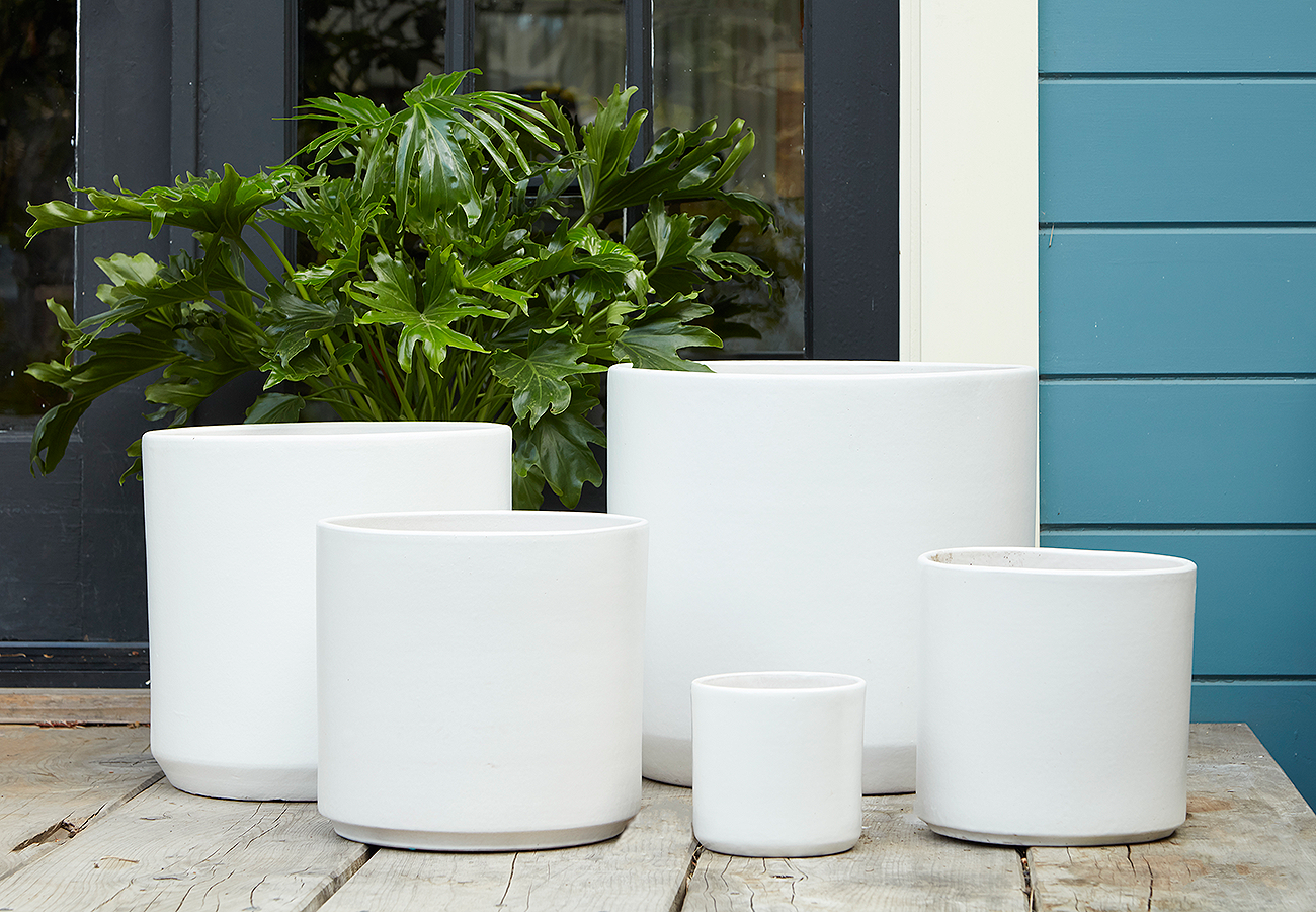 Cylinder ceramic pots in various sizes