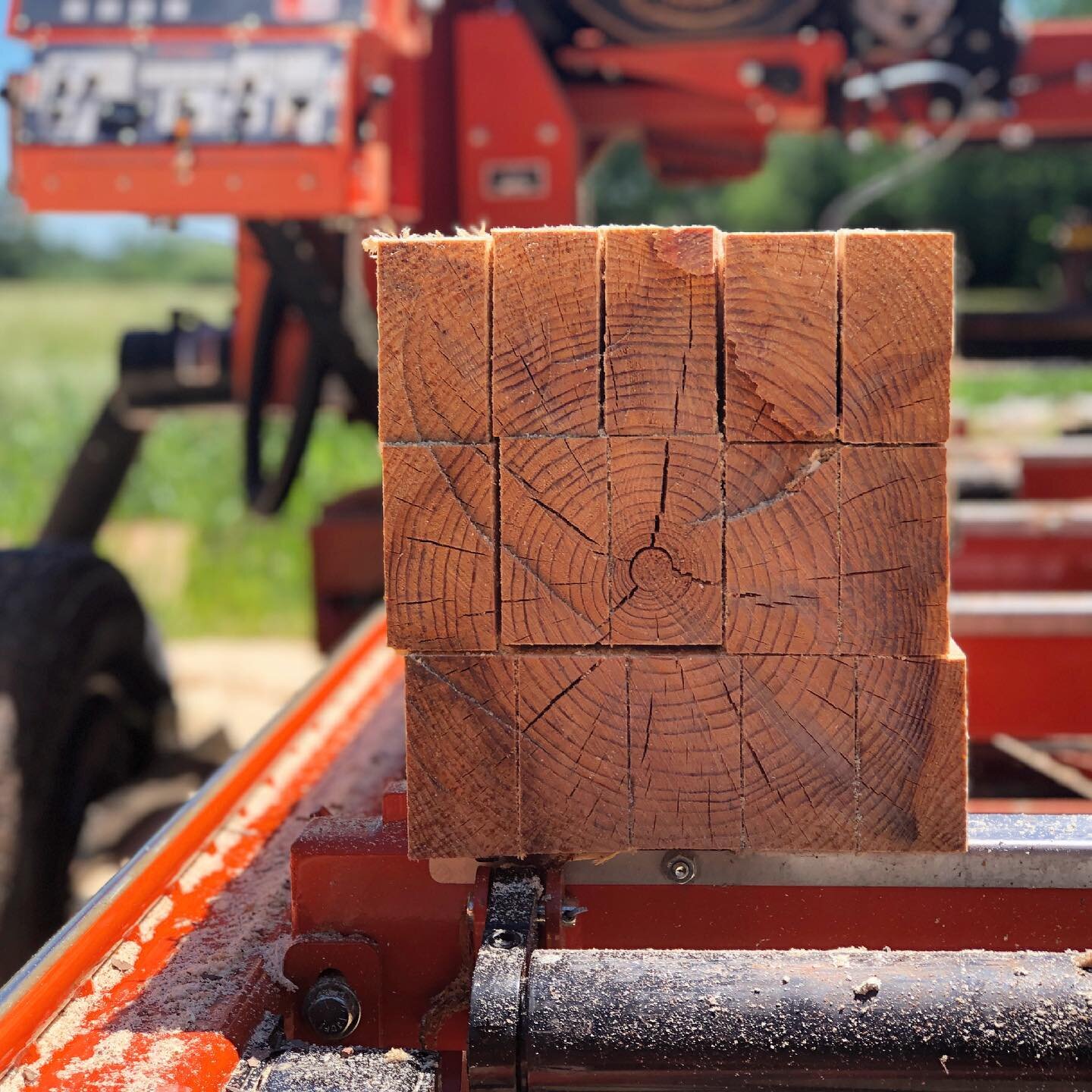 A little too busy to bother rotating this sawlog one more time. #verticaltwobyfours #woodmizerwednesday #woodmizerlt40hdwide #sawmillbusiness #woodlife #woodisgood #stayingbusy #movingparts #madeinwi #bayfieldcountywi #jwswanandsons