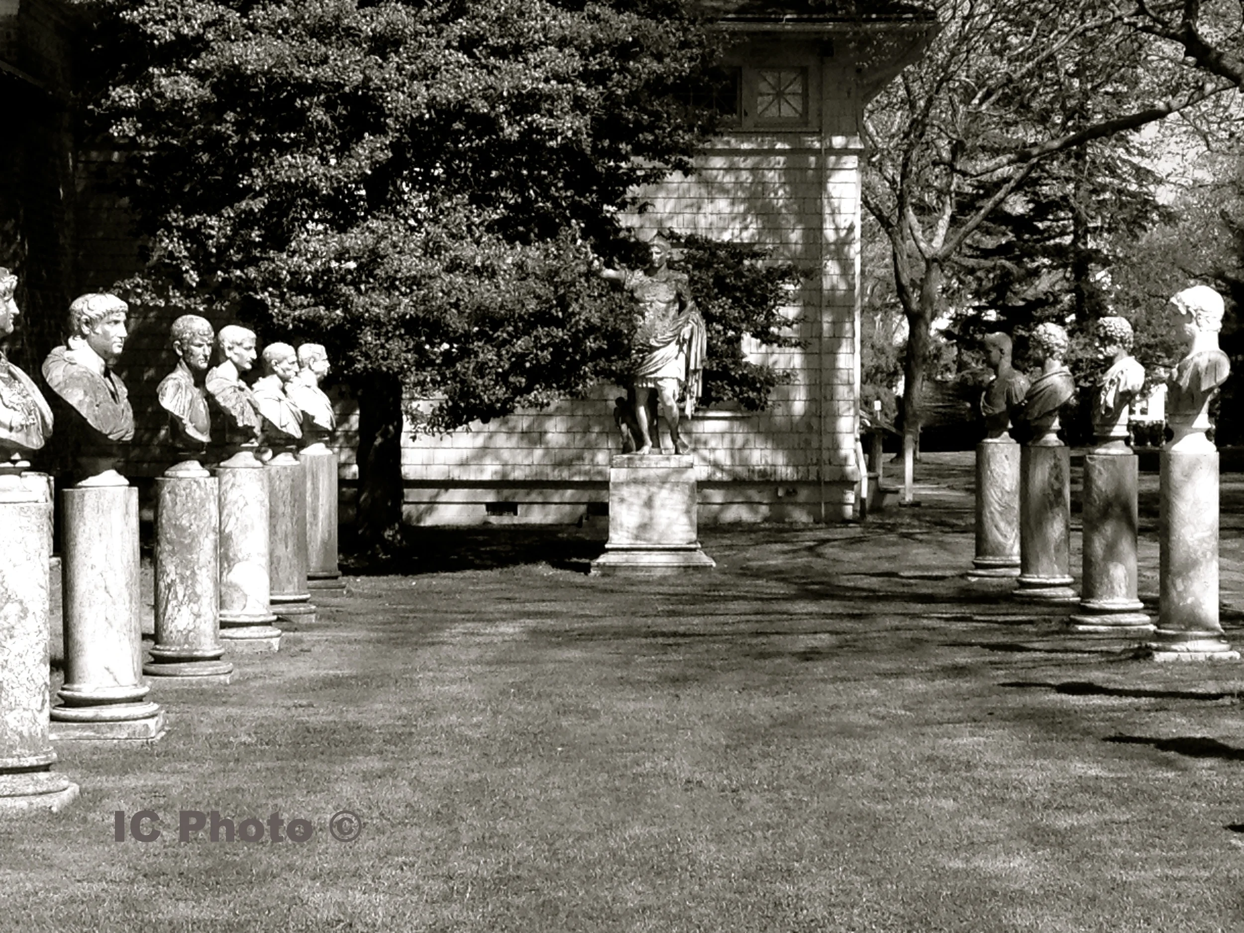Southampton Statuary Noir