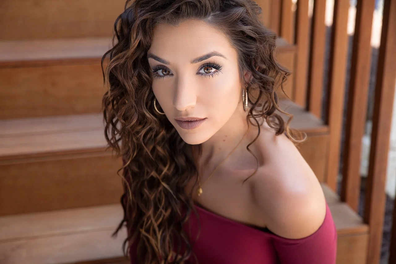 Ashley Loren