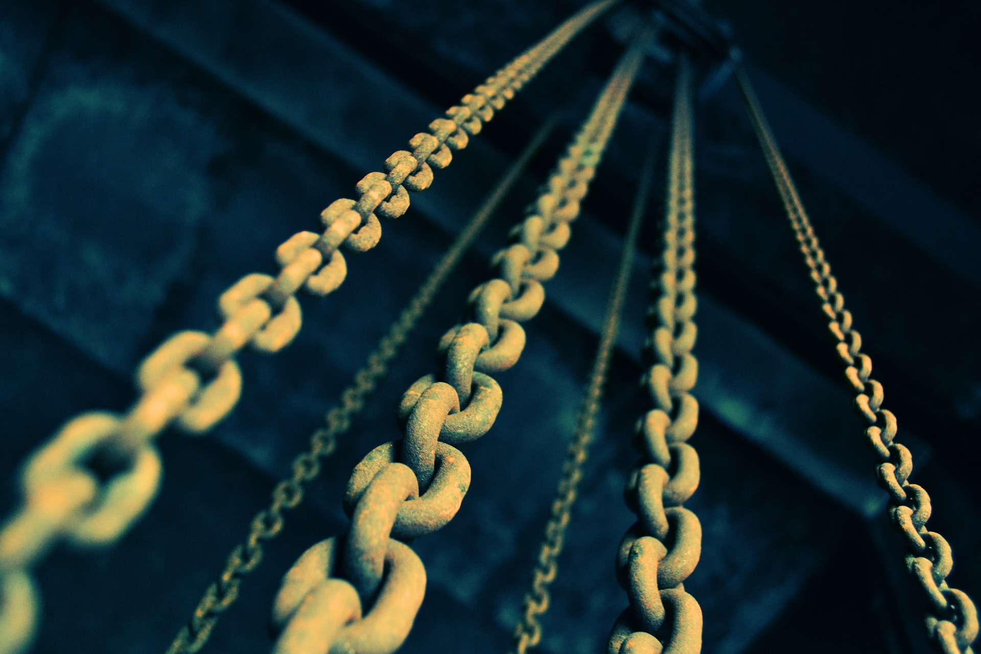 chains-919058_1920.jpg