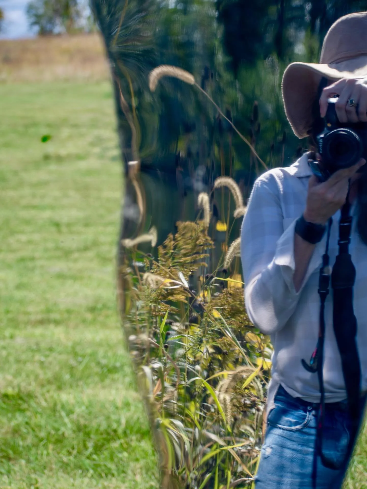 Fun with focus at St. Brides. 📷🌾Which view is your favorite? 

10.2.25

Sculptures: 
🪞Sirens Echo, 2020, John Greer 
🌪️Cyclone Twist, 2013, Alice Aycock 

#sculpturegarden #nikond7500 #fauquiercounty