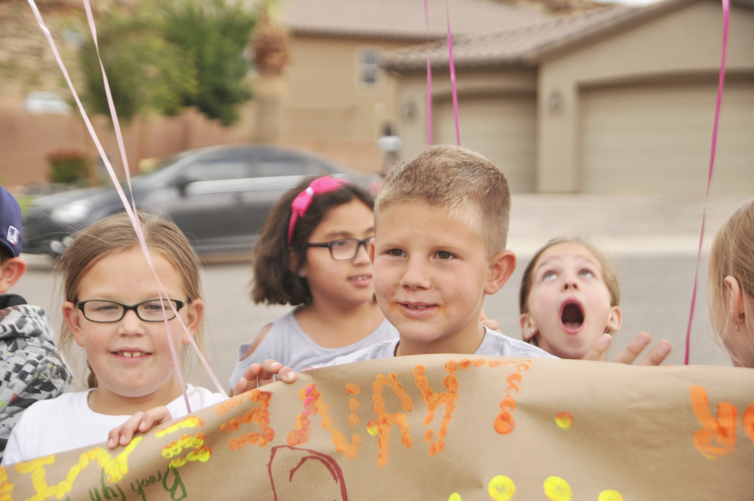 Daxton and his cousin wait for Kycie's arrival.