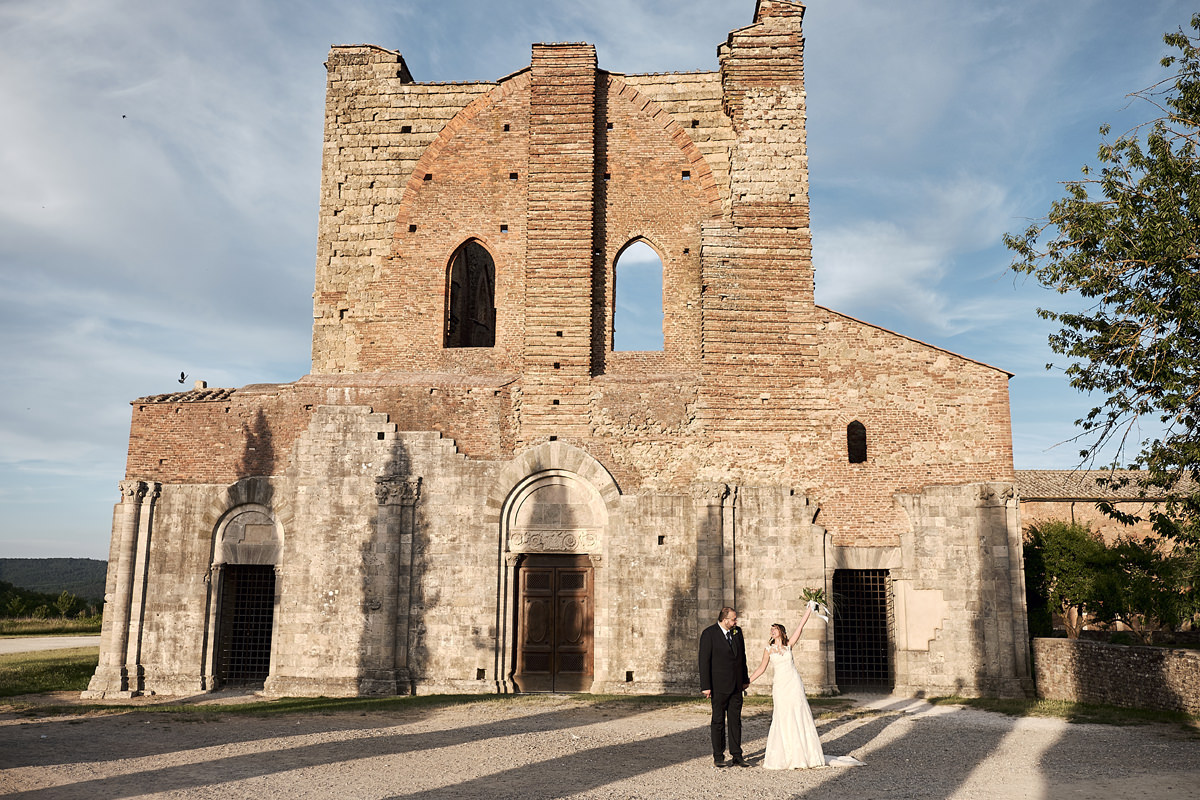  photographer, san galgano abbey, chiusdino, tuscany, siena, wedding, sunset 