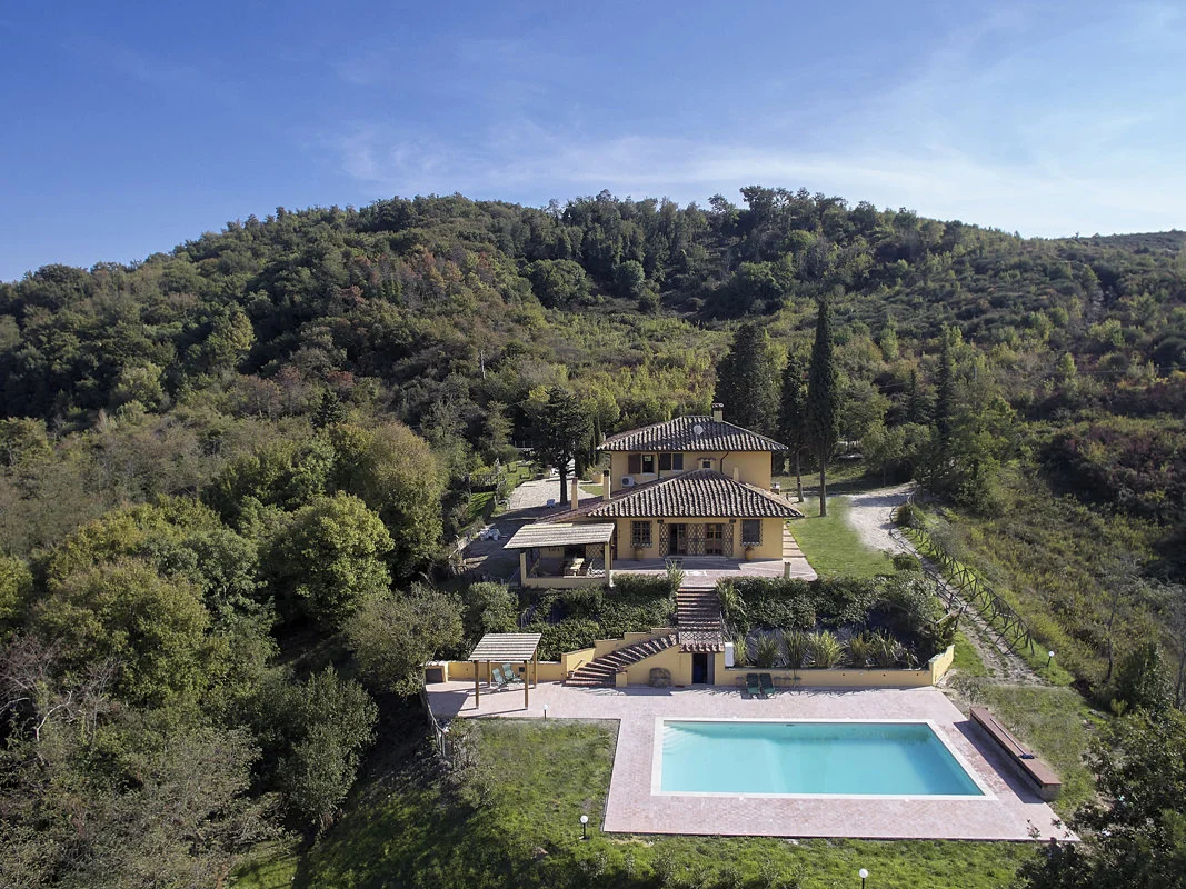 Villa in the Tuscan country between Pisa and Livorno