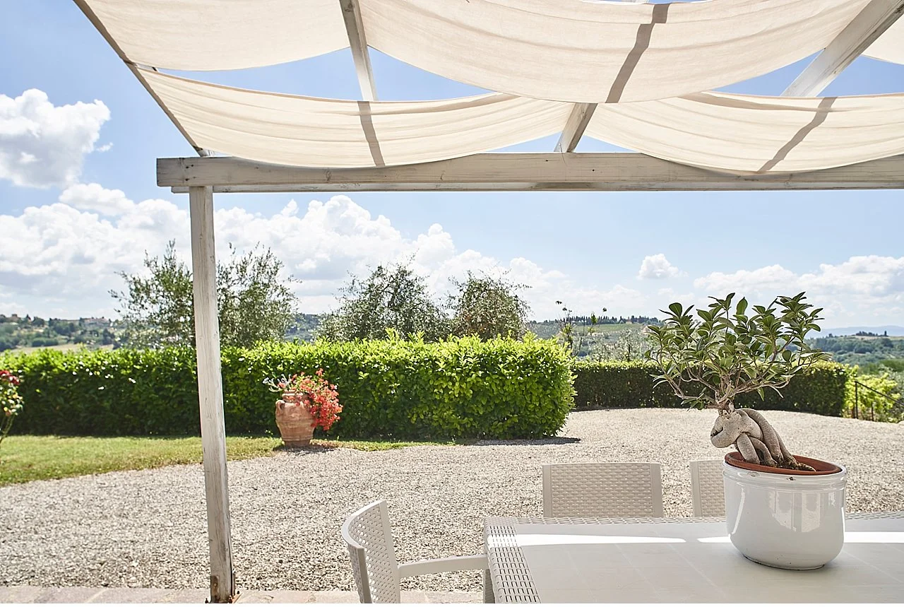  In the middle of the Florentine Chianti hills, in Tavarnelle Val di Pesa, there is the olive grove, a charming property in the middle of the olive trees and with a 360 ° view on barberino and certaldo. interiors furnished in an elegant and modern, v