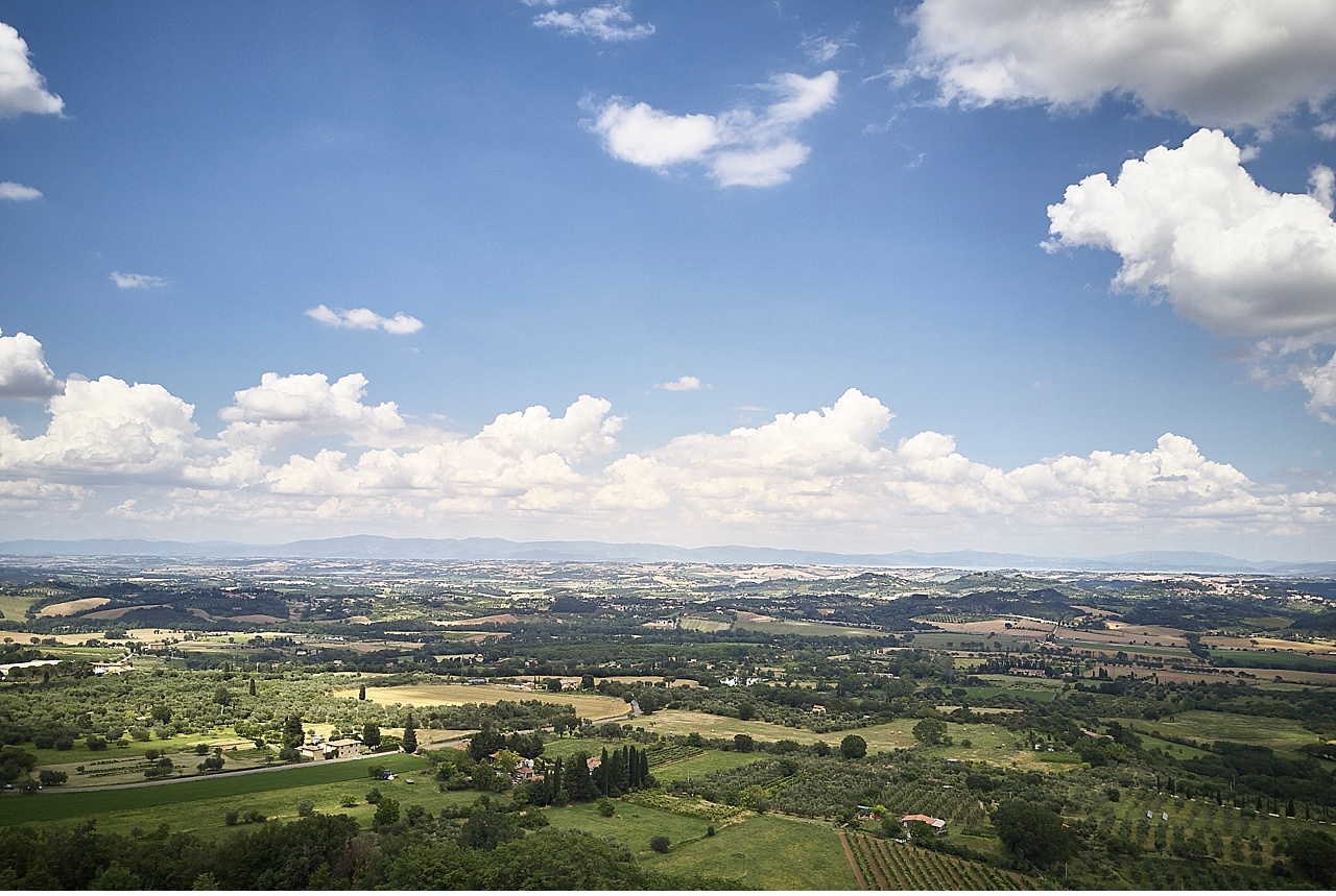  Splendida Villa a Sarteano, affacciata sulla val di Chiana e le colline della Toscana, finemente ristrutturata da uno studio di architetti di Arezzo, finiture di pregio, ampi spazi arredati con elementi di design e rivisatozioni e rivalutazioni di m