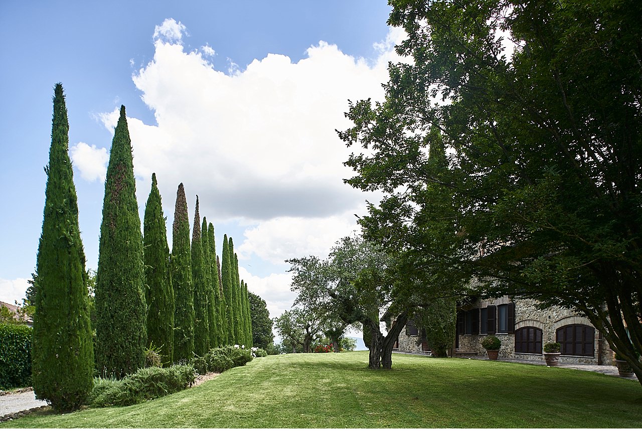  Splendida Villa a Sarteano, affacciata sulla val di Chiana e le colline della Toscana, finemente ristrutturata da uno studio di architetti di Arezzo, finiture di pregio, ampi spazi arredati con elementi di design e rivisatozioni e rivalutazioni di m