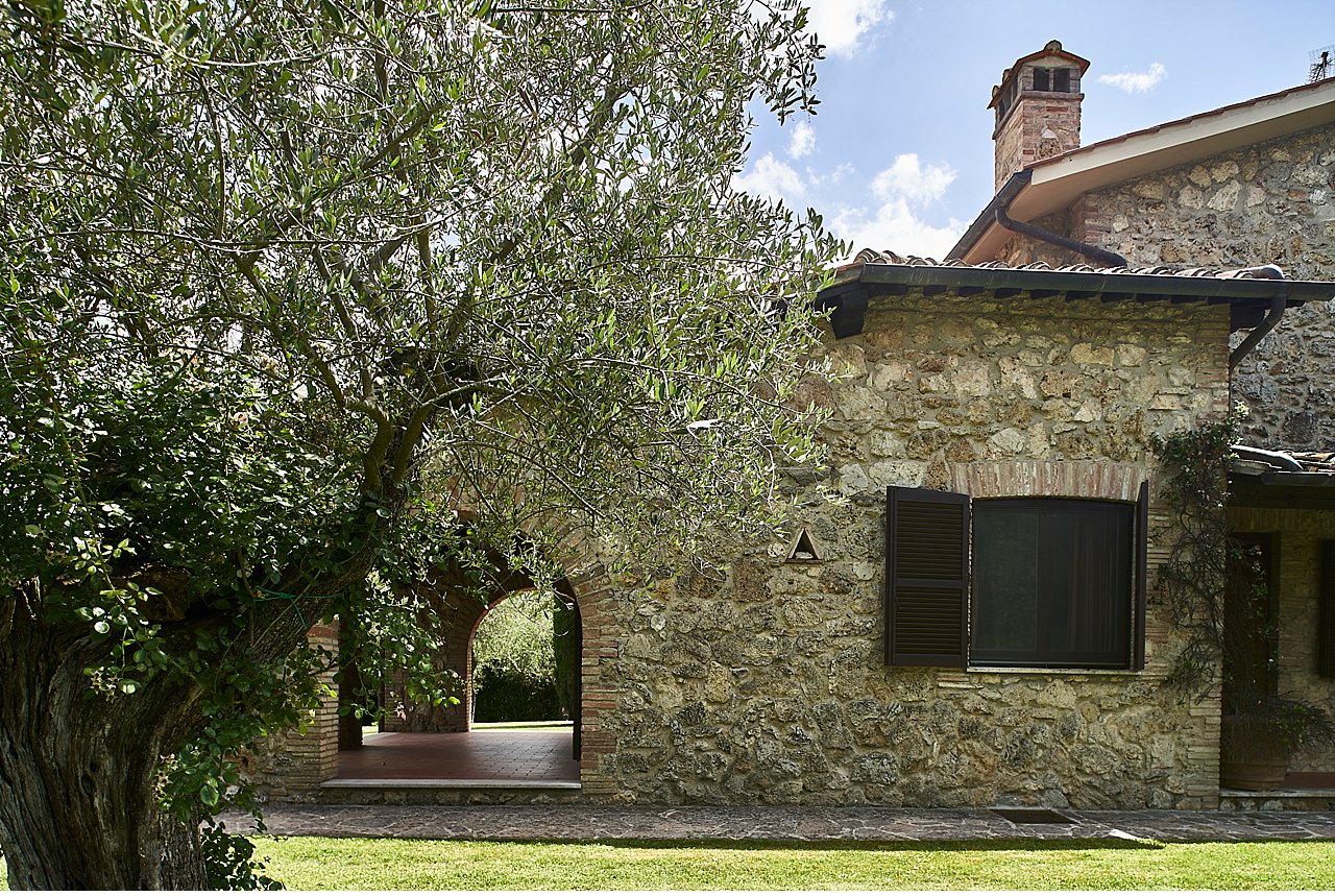  Splendida Villa a Sarteano, affacciata sulla val di Chiana e le colline della Toscana, finemente ristrutturata da uno studio di architetti di Arezzo, finiture di pregio, ampi spazi arredati con elementi di design e rivisatozioni e rivalutazioni di m
