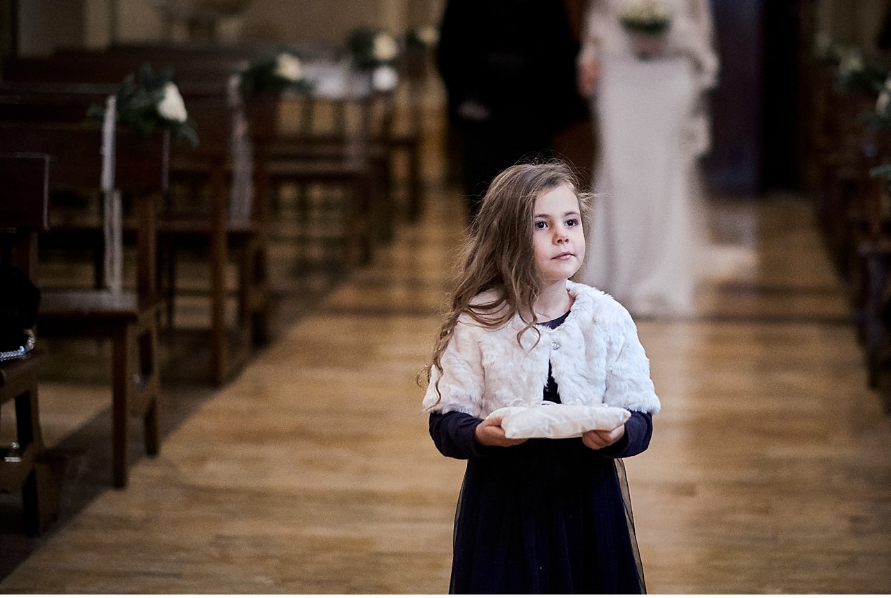  Matrimonio intimo durante il periodo delle feste natalizie, atmosfera notturna celebrata nel santuario si Santa Caterina da Siena ed il ricevimento si è svolto nella sala da cerimonie dell' Hotel Continental nel Corso di Siena. Le decorazioni sono s