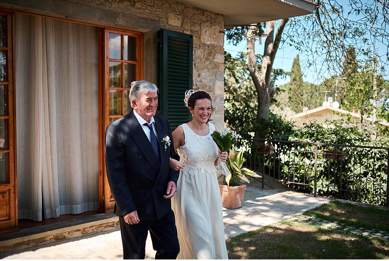  Matrimonio intimo di destinazione, nazionalità svedese per gli sposi che hanno scelto San donato in poggio in provincia di Firenze, nel cuore del chianti, per consacrare il loro amore. La cerimonia si è tenuta nella sala centrale del museo cittadino