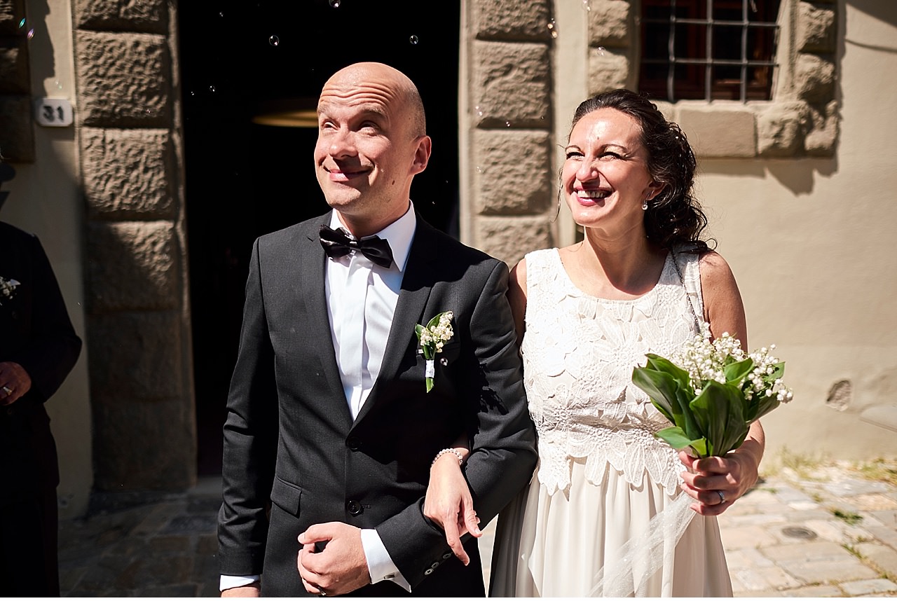  Matrimonio intimo di destinazione, nazionalità svedese per gli sposi che hanno scelto San donato in poggio in provincia di Firenze, nel cuore del chianti, per consacrare il loro amore. La cerimonia si è tenuta nella sala centrale del museo cittadino