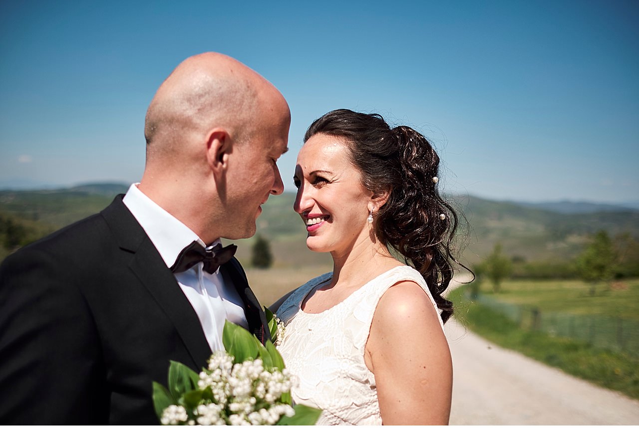  Matrimonio intimo di destinazione, nazionalità svedese per gli sposi che hanno scelto San donato in poggio in provincia di Firenze, nel cuore del chianti, per consacrare il loro amore. La cerimonia si è tenuta nella sala centrale del museo cittadino