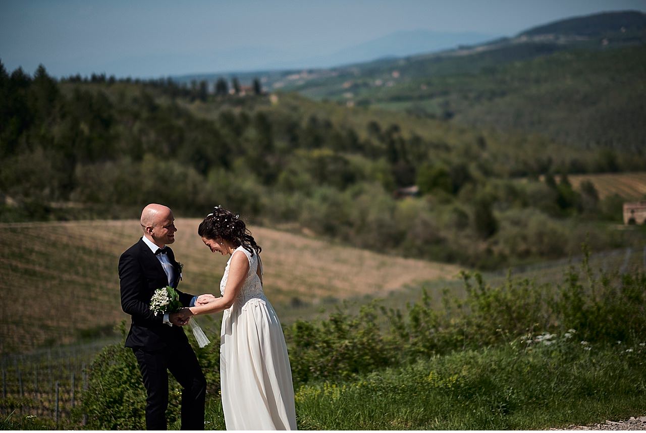  Matrimonio intimo di destinazione, nazionalità svedese per gli sposi che hanno scelto San donato in poggio in provincia di Firenze, nel cuore del chianti, per consacrare il loro amore. La cerimonia si è tenuta nella sala centrale del museo cittadino