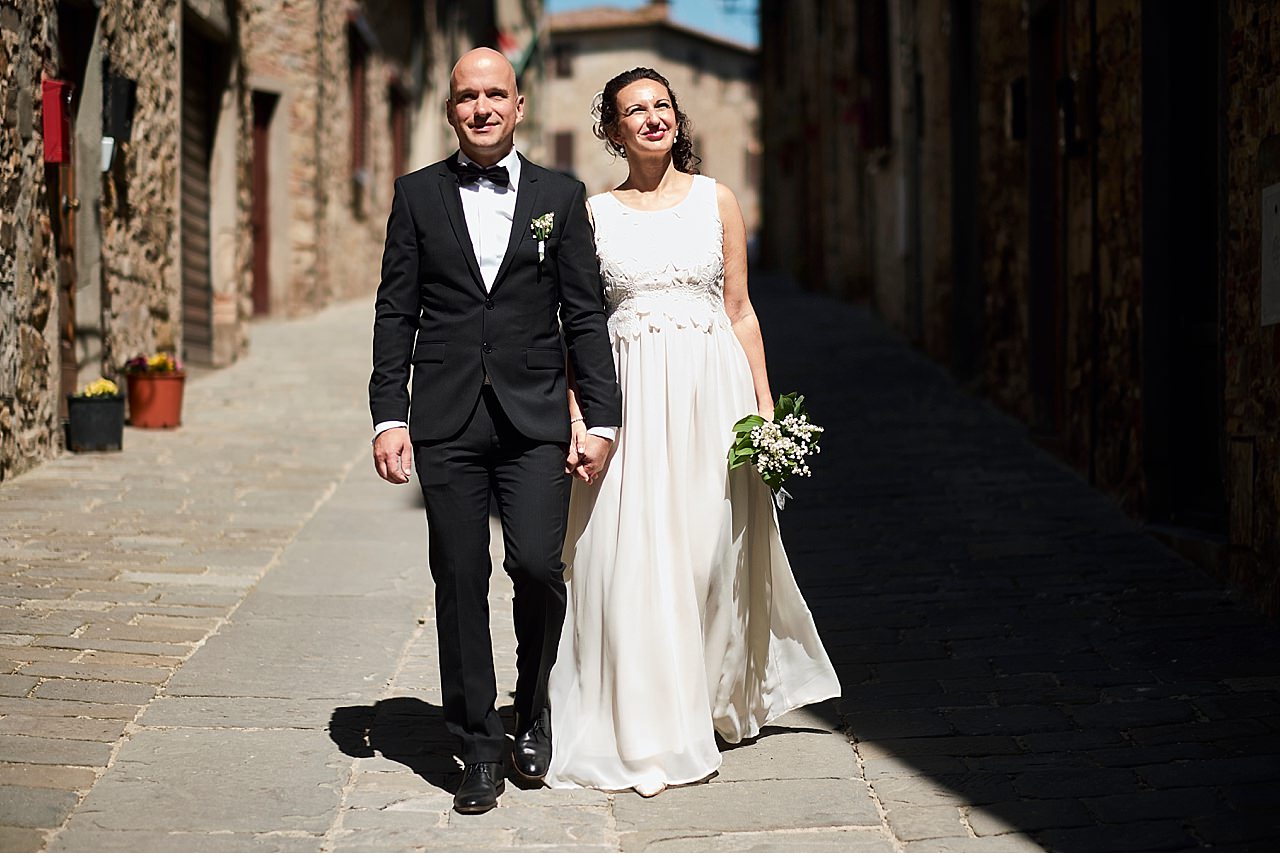  Intimate wedding destination, Swedish nationality for the spouses who have chosen San donated to the hill in the province of Florence, in the heart of Chianti, to consecrate their love. The ceremony was held in the central hall of the city museum in