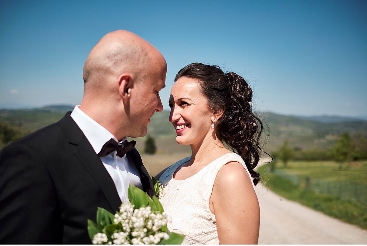 Intimate wedding destination, Swedish nationality for the spouses who have chosen San donated to the hill in the province of Florence, in the heart of Chianti, to consecrate their love. The ceremony was held in the central hall of the city museum in