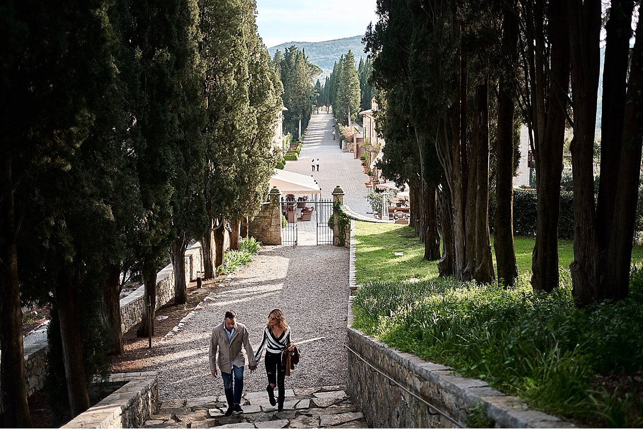  Servizio fotografico per il viaggio di nozze di sposi provenienti dal Messico, che hanno scelto la campagna intorno a Siena per il loro soggiorno da sogno. Castiglion del Bosco di ferragamo, vicino Montalcino è il luogo perfetto per passare alcuni g