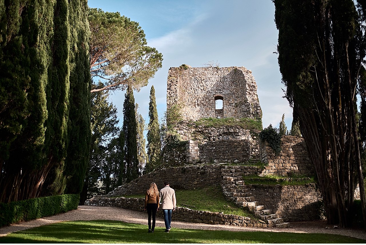  Photo shoot for the honeymoon of newlyweds coming from Mexico, who have chosen the countryside around Siena for their dream holiday. Castiglion del Bosco in ferragamo, near Montalcino is the perfect place to spend a few days in luxury. A ride in fer