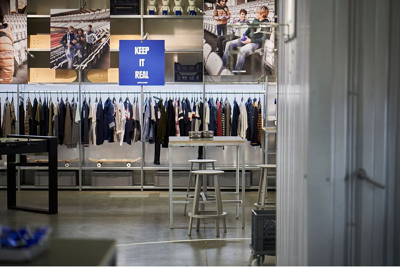  Pitti Bimbo 88, Jack & Jones box. Interior photo shoot for the designer who created the project for the annual review of children's fashion in Florence. With companies from all over the world. The service has been entrusted to Matteo Castelli's stud