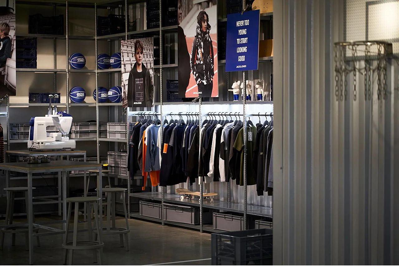  Pitti Bimbo 88, Jack & Jones box. Interior photo shoot for the designer who created the project for the annual review of children's fashion in Florence. With companies from all over the world. The service has been entrusted to Matteo Castelli's stud