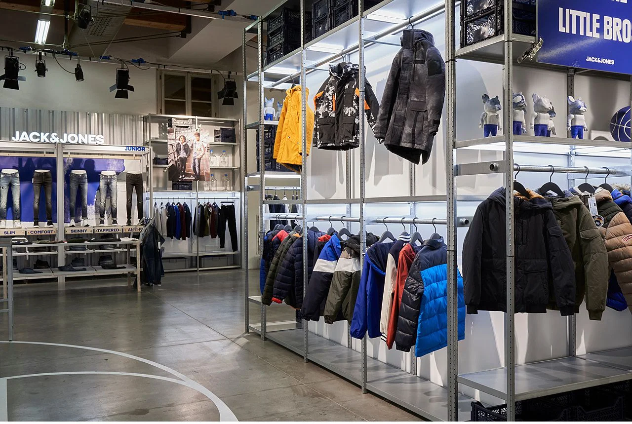  Pitti Bimbo 88, Jack & Jones box. Interior photo shoot for the designer who created the project for the annual review of children's fashion in Florence. With companies from all over the world. The service has been entrusted to Matteo Castelli's stud
