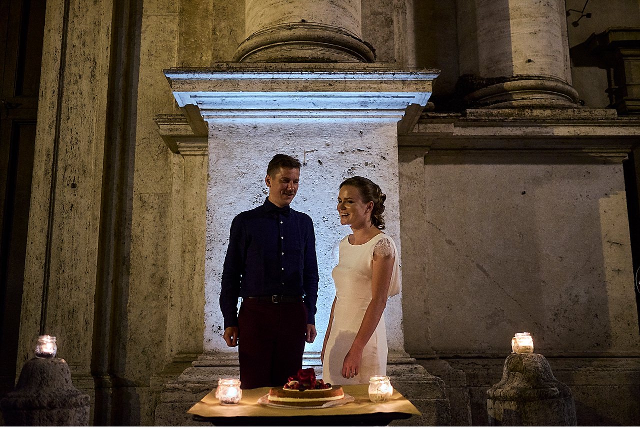  Intimate wedding in the city hall of the Consistory of the Palazzo Pubblico in Piazza del Campo in Siena, Tuscany. The spouses after a brief session of shots in the historic city, moved to the Chianti area, stopping for an aperitif in Fonterutoli an