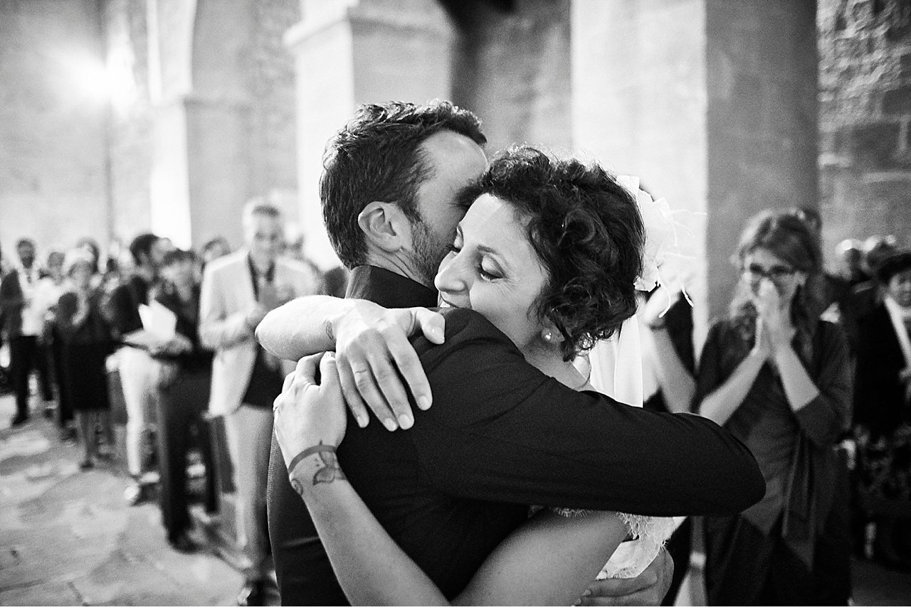  Divertente matrimonio di una giovane coppia di Montalcino che hanno deciso disposarsi in una pieva alle basi di Pienza, nel cuore della val d'orcia delle crete senesi. Una bellissima giornata sotto il sole della Toscana. La festa si è svolta a Villa