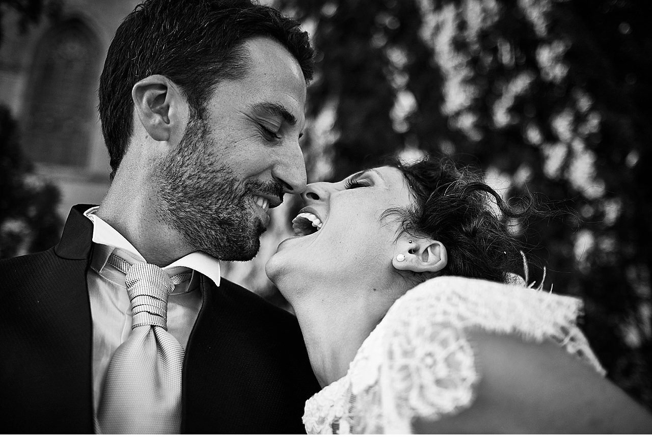  Divertente matrimonio di una giovane coppia di Montalcino che hanno deciso disposarsi in una pieva alle basi di Pienza, nel cuore della val d'orcia delle crete senesi. Una bellissima giornata sotto il sole della Toscana. La festa si è svolta a Villa