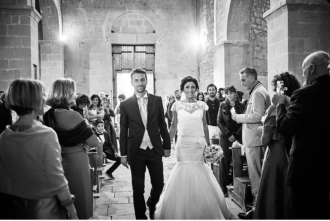  Funny wedding of a young couple from Montalcino who decided to get married in a parish at the bases of Pienza, in the heart of the Val d'Orcia of the Crete Senesi. A beautiful day under the Tuscan sun. The party took place at Villa Chiatina, between