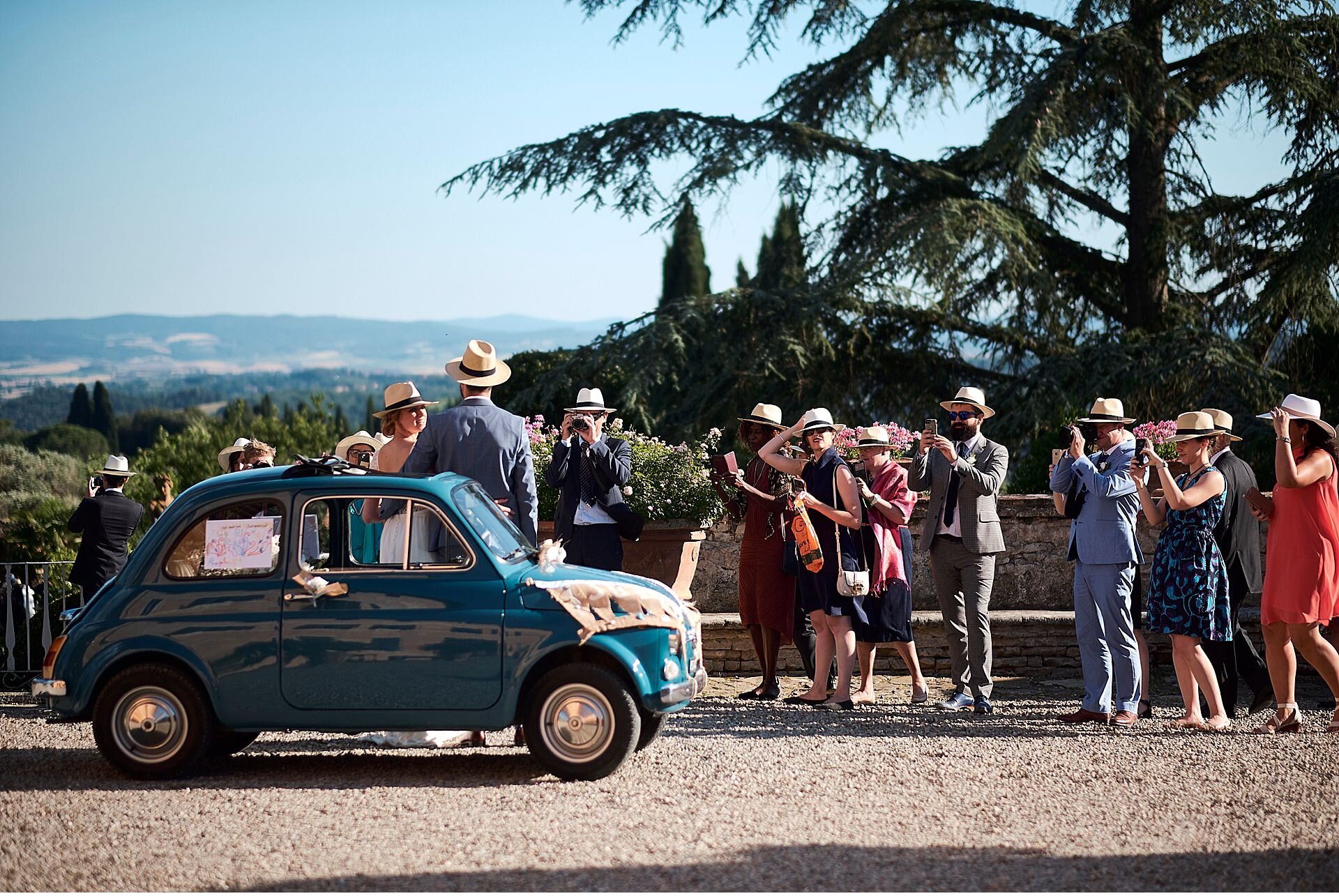  Superb summer wedding at Villa Catignano, in the Chianti hills outside Siena. A very beautiful place where the bride and groom carried out the getting ready. Picnic style aperitif in the garden, and then dinner organized by Lodovichi served on imper