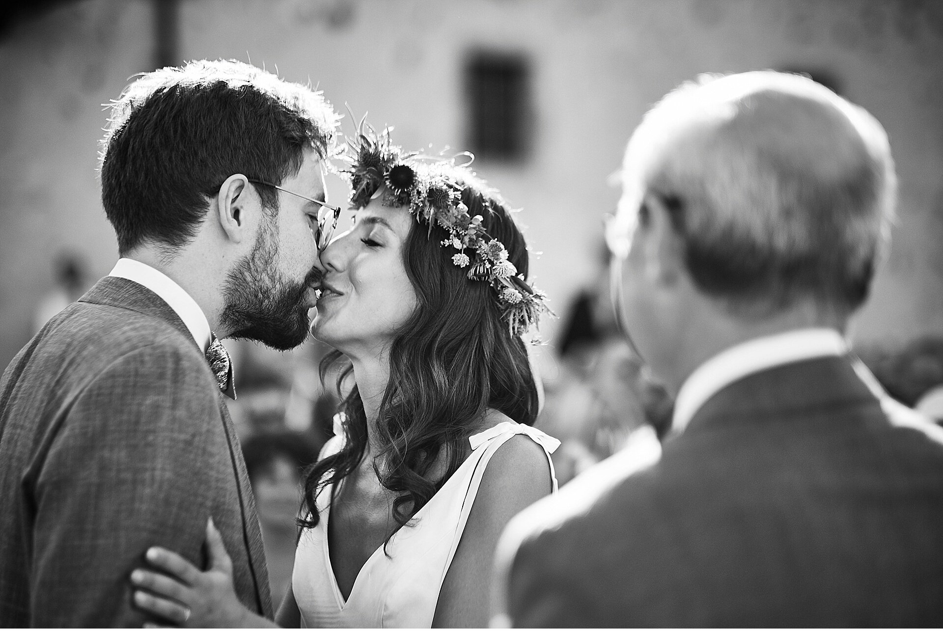  Nozze inglesi a Borgo Colognola, in provincia di perugia in Umbria. Gli sposi hano scelto una cerimonia simbolica nel giardino del castello e successivo ricevimento all'interno. Il servizio fotografico è stato affidato al fotografo di matrimoni Matt