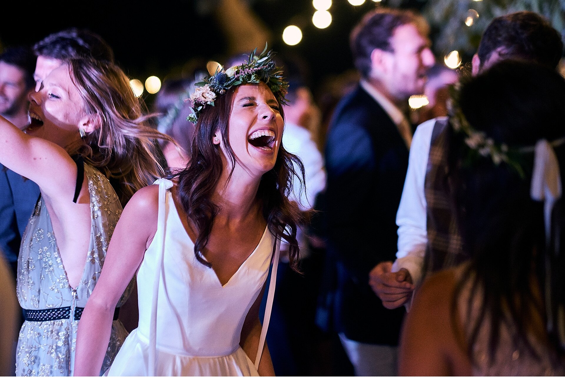  Nozze inglesi a Borgo Colognola, in provincia di perugia in Umbria. Gli sposi hano scelto una cerimonia simbolica nel giardino del castello e successivo ricevimento all'interno. Il servizio fotografico è stato affidato al fotografo di matrimoni Matt