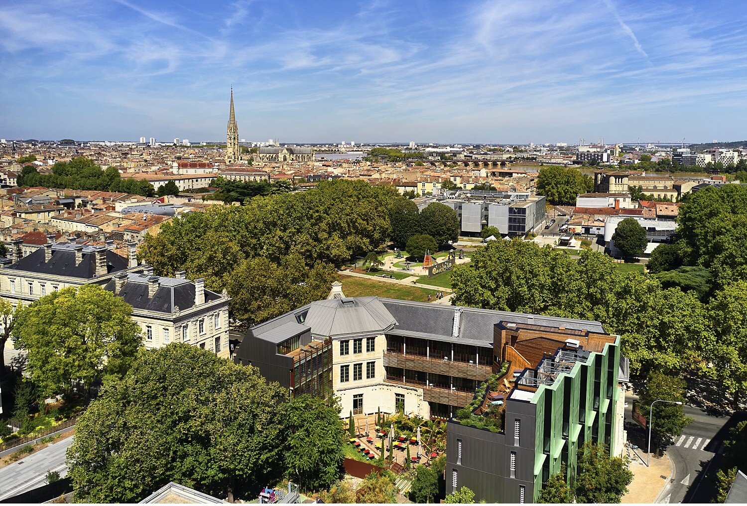  Nuovo hotel a Bordeaux, La Zoologie, di proprietà francese come il Palazzetto Rosso a Siena ed altri alberghi a Parigi. L'ispirazione della struttura è legata alla originale origine dello stabile che era un padiglione di zoologia dell'università. Ap