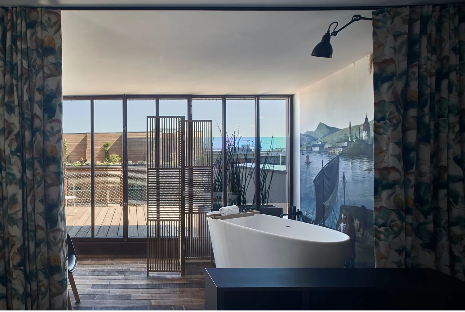  New hotel in Bordeaux, La Zoologie, owned by French as the Palazzetto Rosso in Siena and other hotels in Paris. The inspiration of the structure is linked to the original origin of the building which was a university zoology pavilion. Recently resto