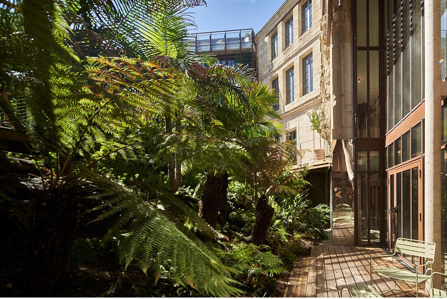  New hotel in Bordeaux, La Zoologie, owned by French as the Palazzetto Rosso in Siena and other hotels in Paris. The inspiration of the structure is linked to the original origin of the building which was a university zoology pavilion. Recently resto