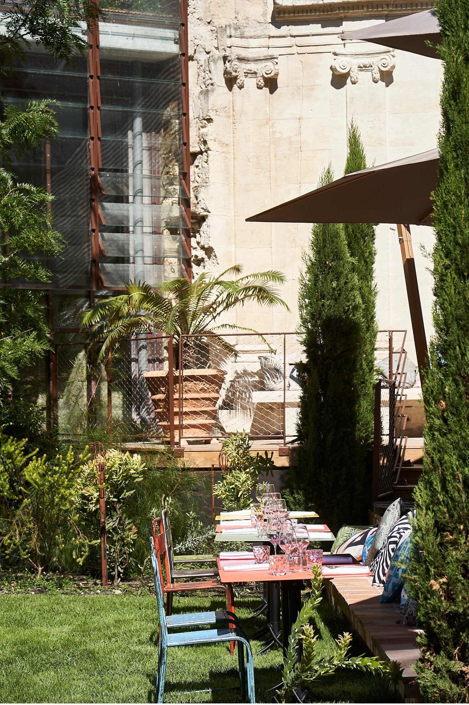  New hotel in Bordeaux, La Zoologie, owned by French as the Palazzetto Rosso in Siena and other hotels in Paris. The inspiration of the structure is linked to the original origin of the building which was a university zoology pavilion. Recently resto