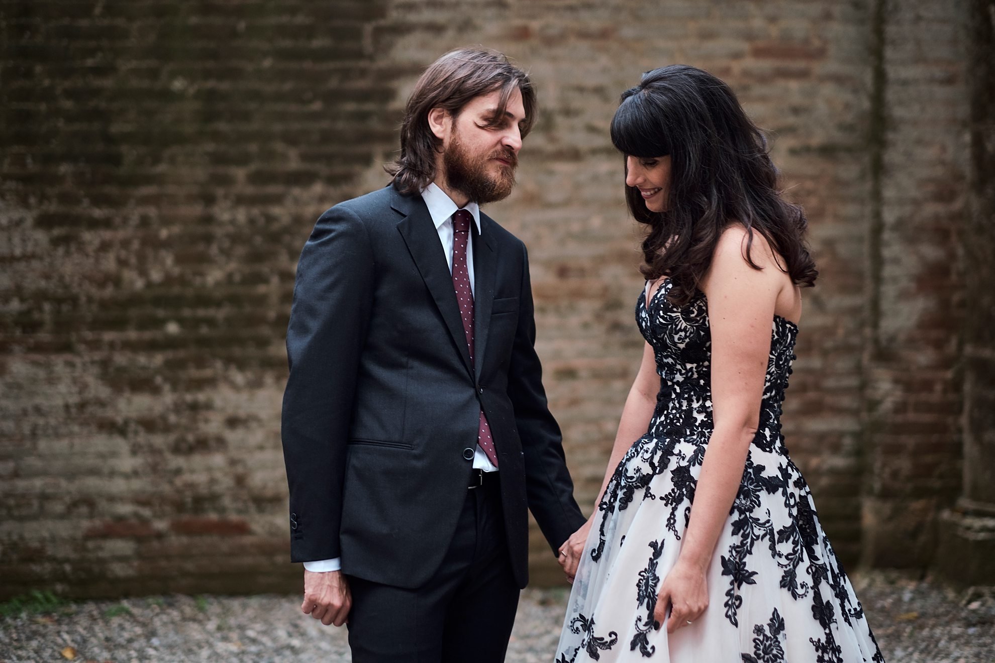  An intimate wedding in the charming Abbey of San Galgano, characterized by the lack of a roof. The civil ceremony celebrated by the Mayor took place on a rainy day, but always with emotion. Particularly the bride's dress with beautiful black embroid