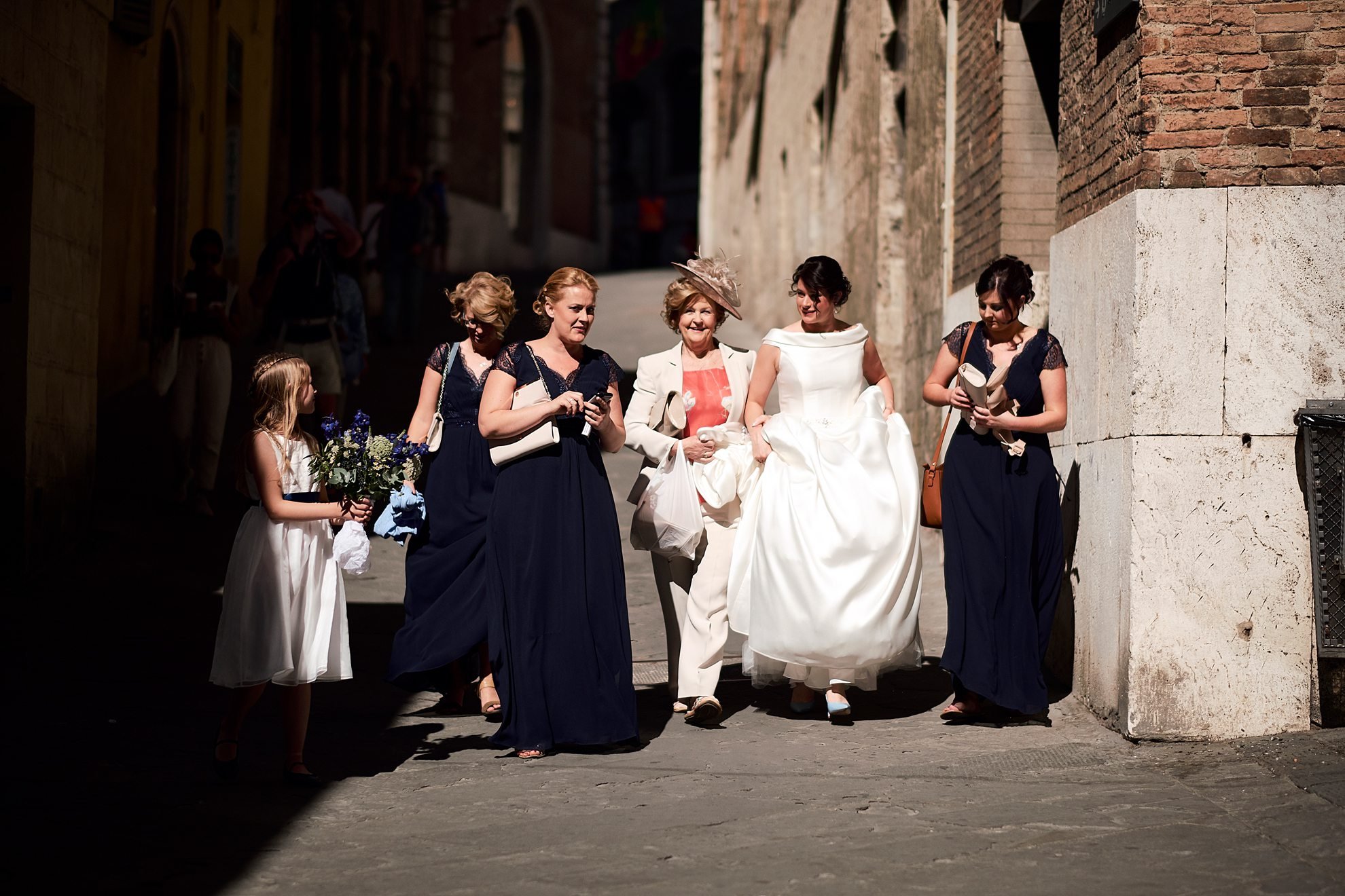  Matrimonio Irlandese celebrato nella sala del concistoro a palazzo pubblico in Piazza del Campo a Siena. Il ricevimento si è svolto nella bella villa Chiatina dell'azienda Pometti, nel comune di Buonconvento al confine con Asciano e vicino a Monte O