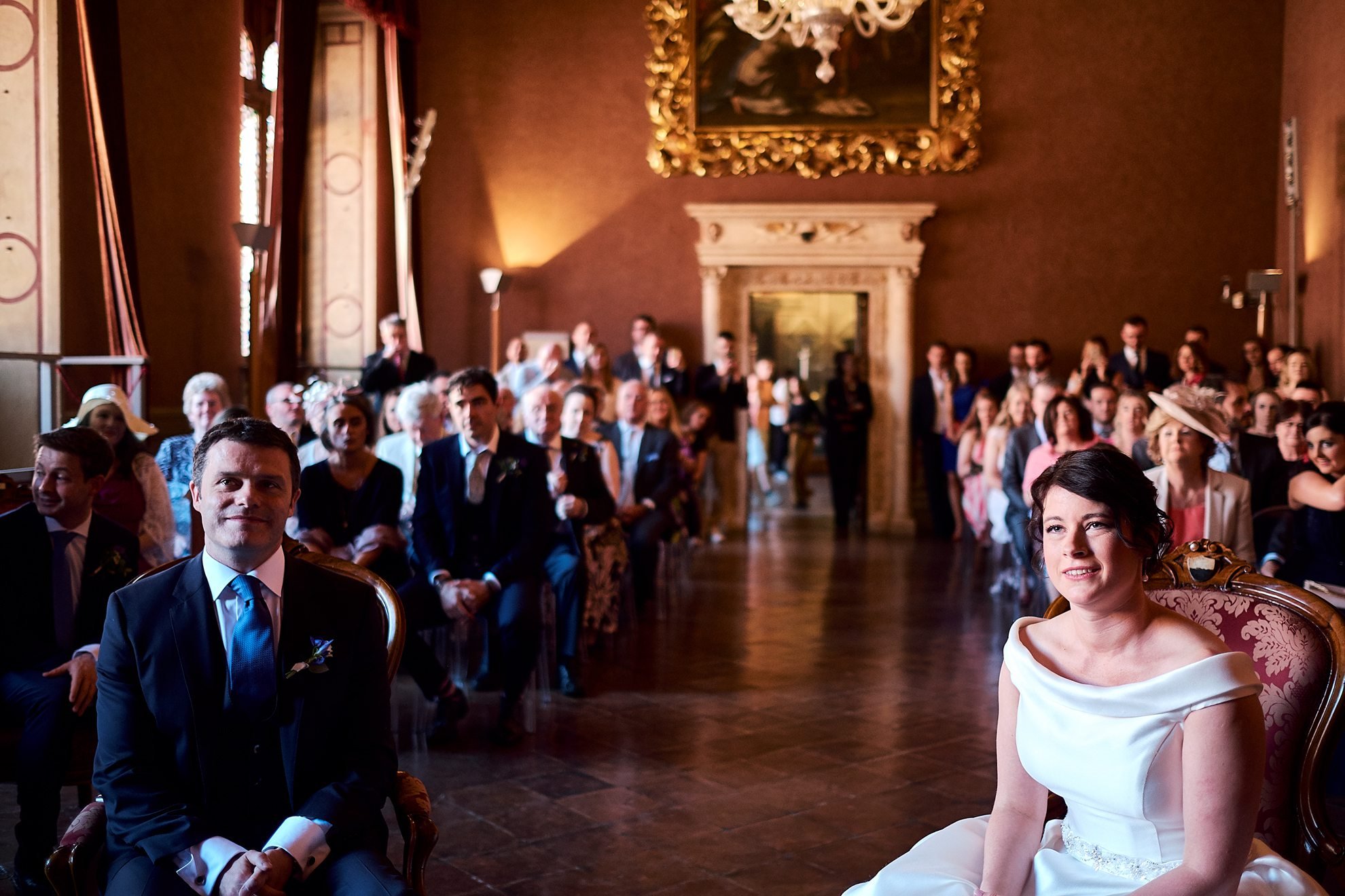  Matrimonio Irlandese celebrato nella sala del concistoro a palazzo pubblico in Piazza del Campo a Siena. Il ricevimento si è svolto nella bella villa Chiatina dell'azienda Pometti, nel comune di Buonconvento al confine con Asciano e vicino a Monte O