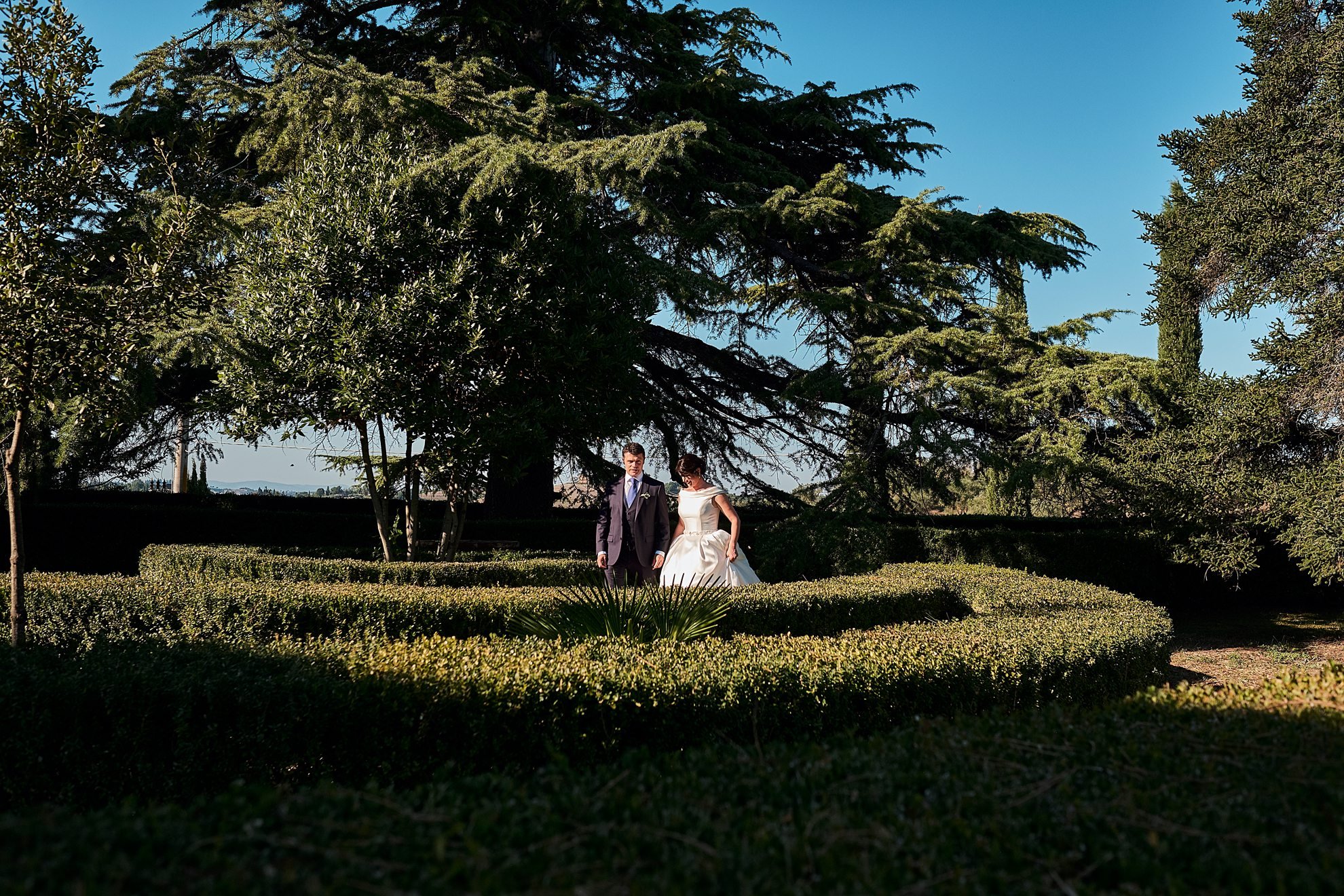  Irish destination wedding celebrated in the consistory room of a public palace in Piazza del Campo in Siena. The reception took place in the beautiful villa Chiatina of the Pometti company, in the municipality of Buonconvento on the border with Asci